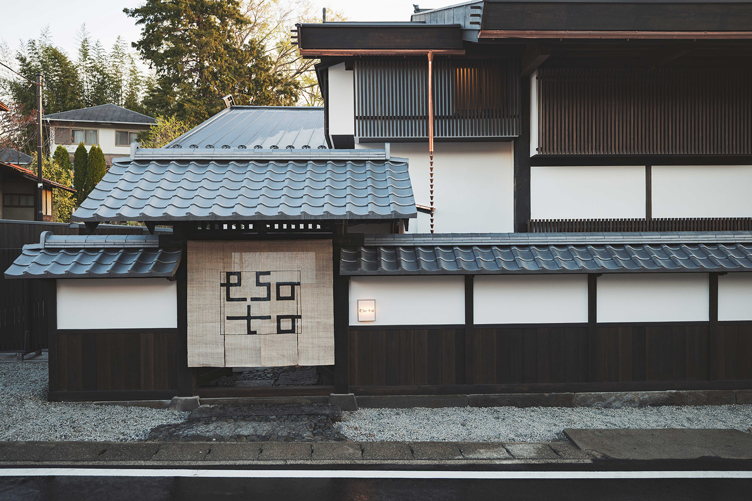 Yamanashi Meijo, the Brewery of Famed Sake “Shichiken,” Opens “Shukuba esoto” Lodging