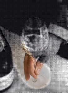 Moving dot illustration of the bottle photo from “Bruno Paillard, The Champagne of Legends, Loved by Joël Robuchon”; a drifting circle reveals the original picture